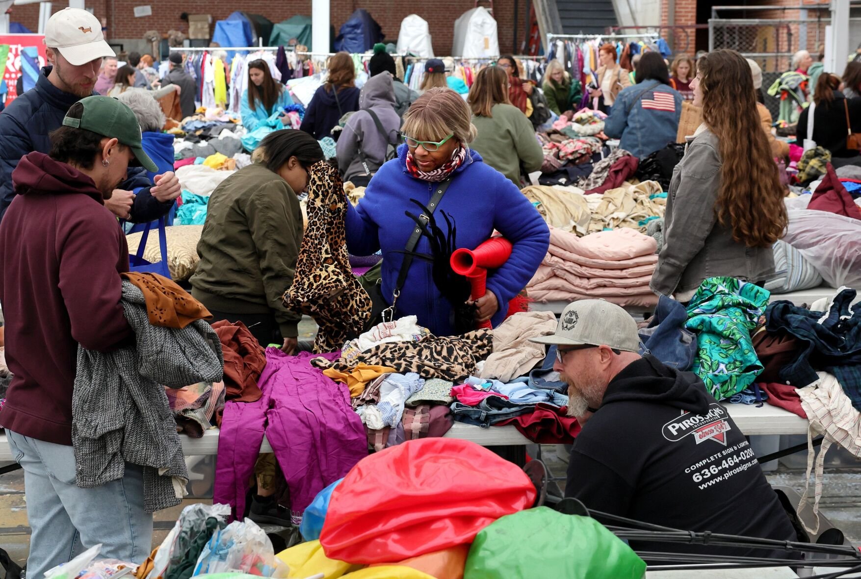 Muny Garage Sale draws thousands